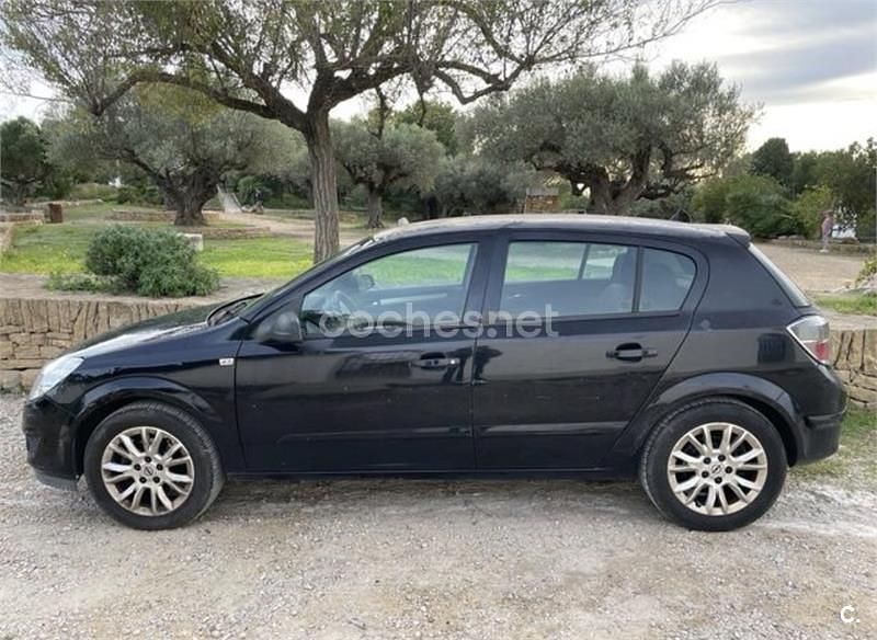 Usado Opel Astra Cosmo 100 CV (73 kW) 2009 Negro Berlina