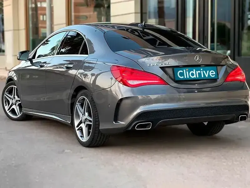 Usado Mercedes CLA220 AMG line 177 CV (130 kW) 2015 Gris / plata Coupe