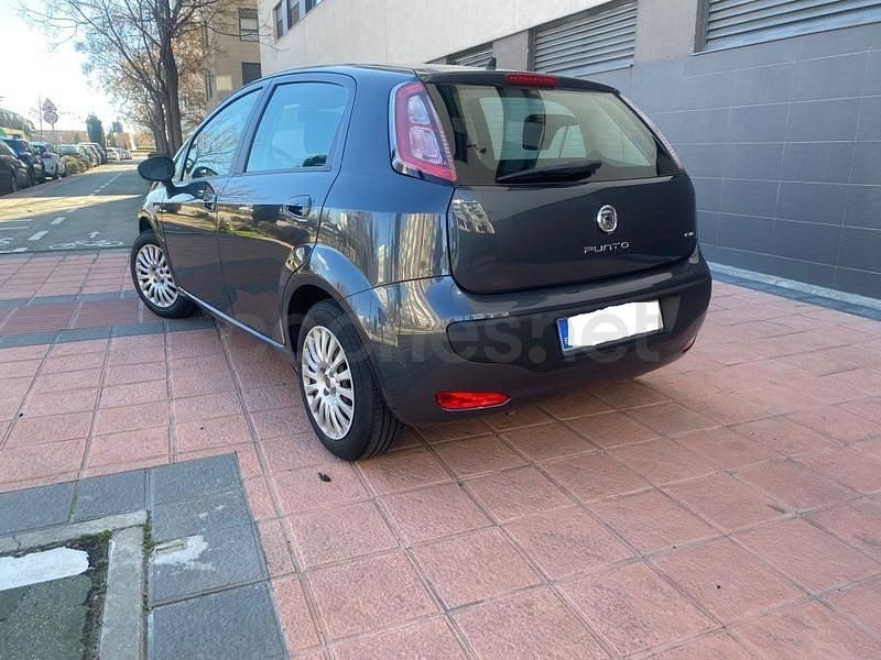 Usado Fiat Punto Dynamic 95 CV (69 kW) 2010 Gris Utilitario