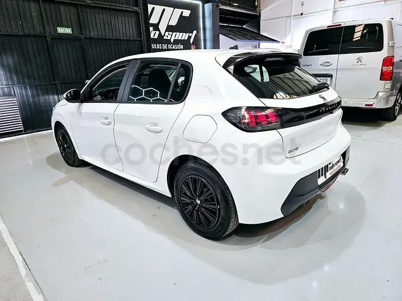 Usado Peugeot 208 Active 100 CV (73 kW) 2021 Blanco Utilitario