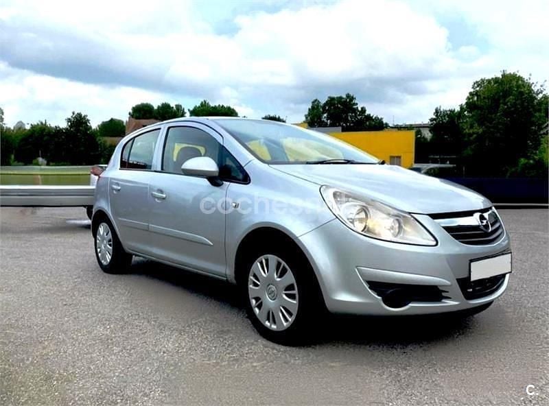 Gris / plata Usado 2009 Opel Corsa Cosmo Berlina | 4950 € (Precio justo) - Imagen 1/1