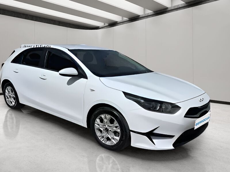 Blanco Usado 2023 Kia Ceed Utilitario | 18.500 € (Precio justo) - Imagen 1/4