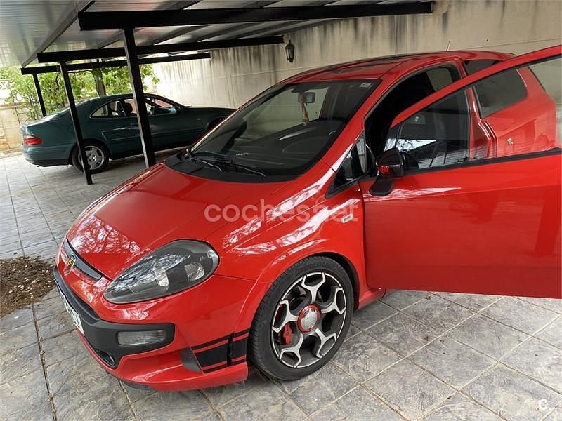 Usado Abarth Punto Evo 165 CV (121 kW) 2011 Rojo Utilitario