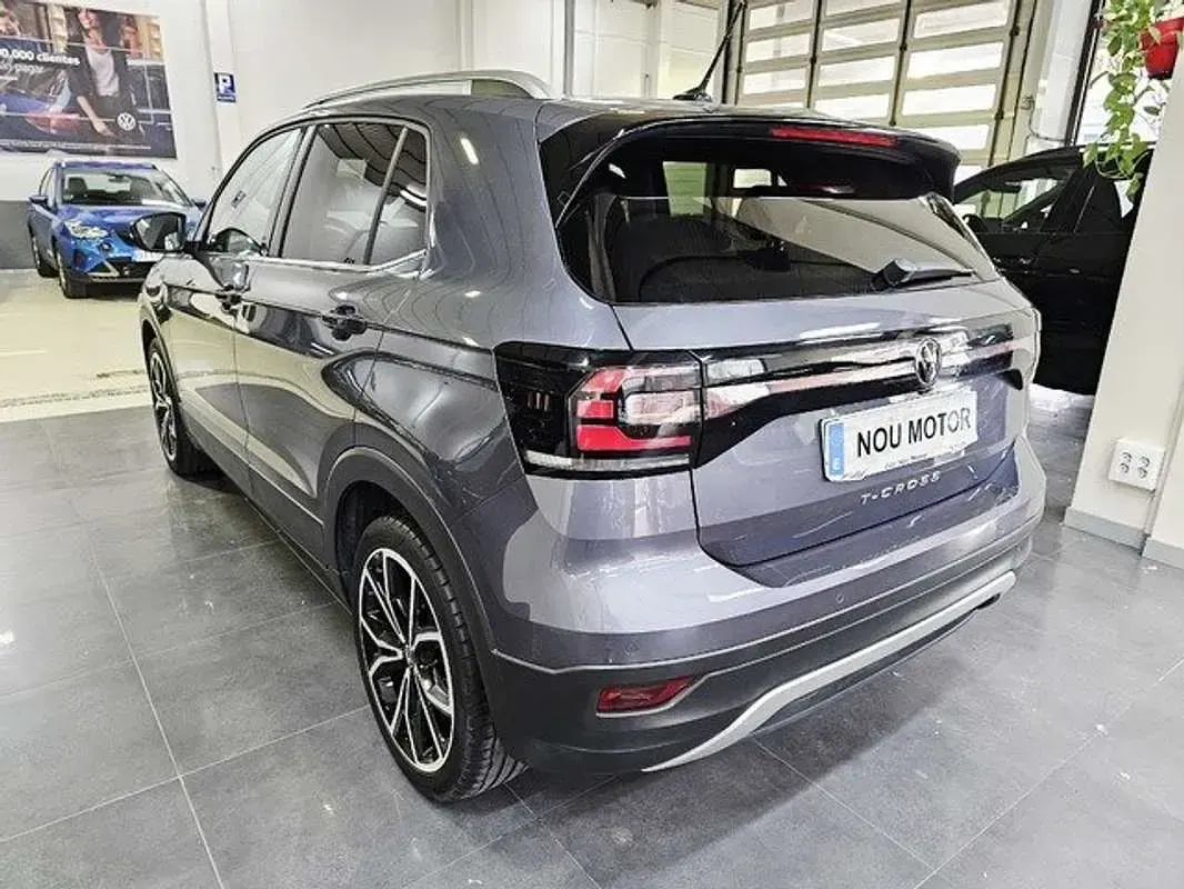 Usado VW T-Cross Sport 110 CV (80 kW) 2022 Gris SUV