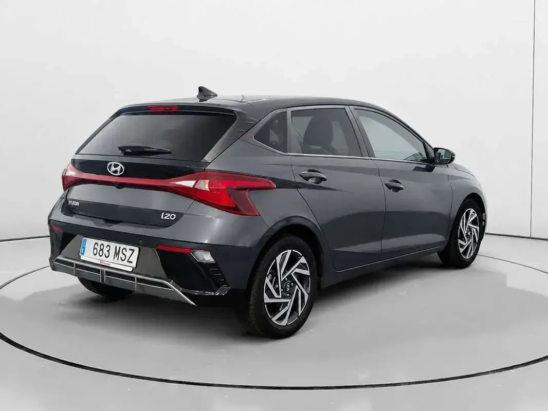 Usado Hyundai i20 101 CV (74 kW) 2024 Gris Utilitario