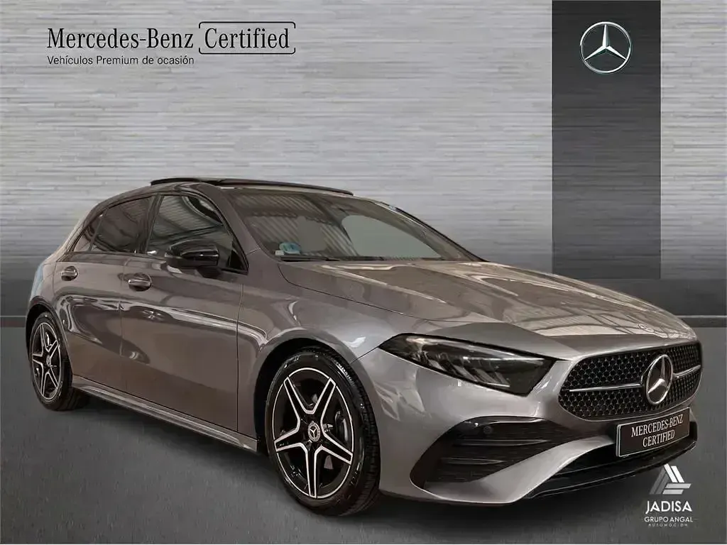 Usado Mercedes A180 136 CV (100 kW) 2025 Gris Berlina