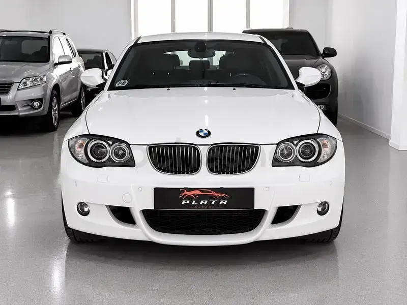 Usado BMW 118 Sport Line 143 CV (105 kW) 2011 Blanco Utilitario