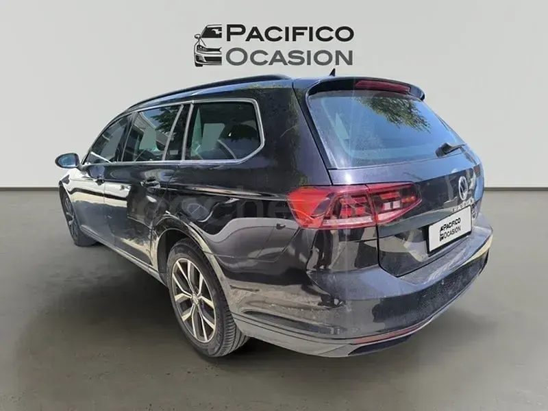 Usado VW Passat Executive 122 CV (89 kW) 2023 Gris / plata Familiar