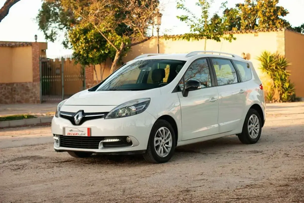 Usado Renault Scénic LIMITED 129 CV (94 kW) 2016 Blanco Monovolumen