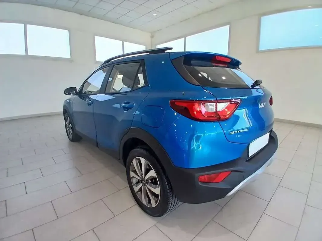 Usado Kia Stonic 84 CV (61 kW) 2022 Azul SUV