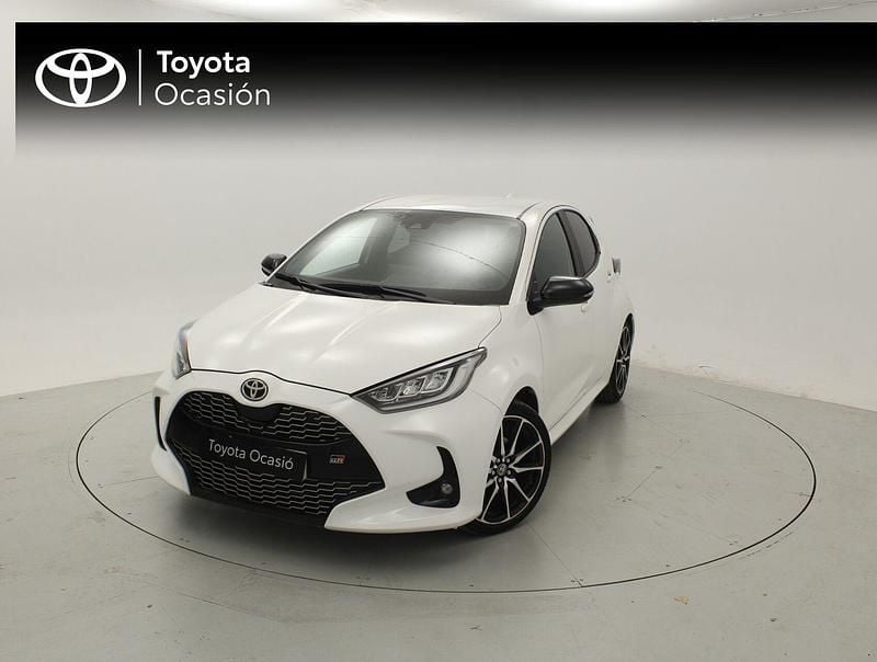Blanco Usado 2022 Toyota Yaris Hybrid Berlina | 21.470 € (Precio justo) - Imagen 1/4