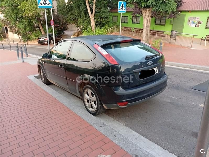 Negro Usado 2005 Ford Focus Trend Berlina | 1950 € (Buen precio) - Imagen 1/4