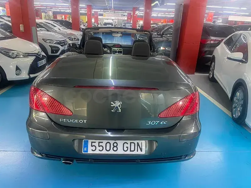 Usado Peugeot 307 CC 143 CV (105 kW) 2008 Gris / plata Descapotable