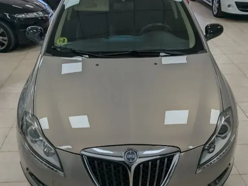 Usado Lancia Delta 120 CV (88 kW) 2009 Gris / plata Utilitario