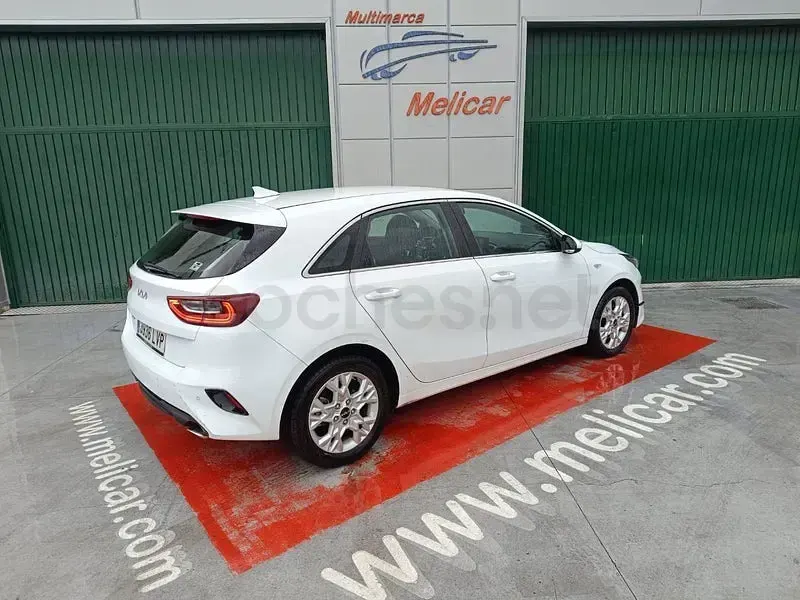 Usado Kia Ceed 120 CV (88 kW) 2022 Blanco Utilitario