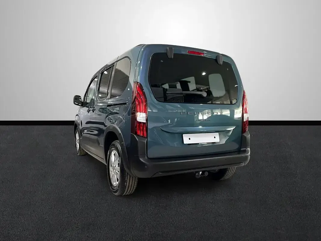 Usado Peugeot Rifter Allure 101 CV (74 kW) 2024 Negro Monovolumen