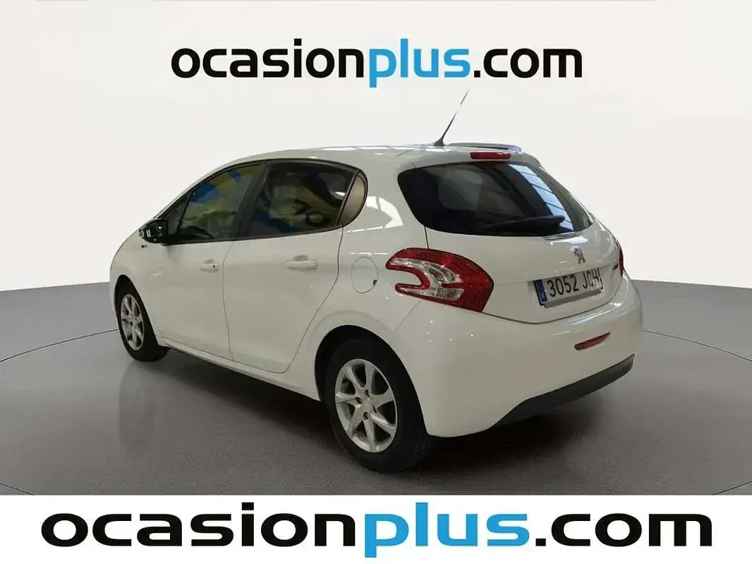 Usado Peugeot 208 Style 82 CV (60 kW) 2015 Blanco Utilitario