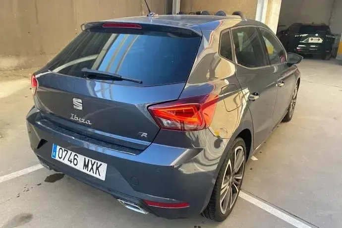 Usado Seat Ibiza FR 116 CV (85 kW) 2024 Gris Utilitario