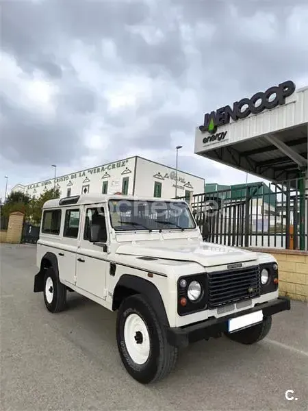 Usado Land Rover Defender 122 CV (89 kW) 2000 Blanco Familiar