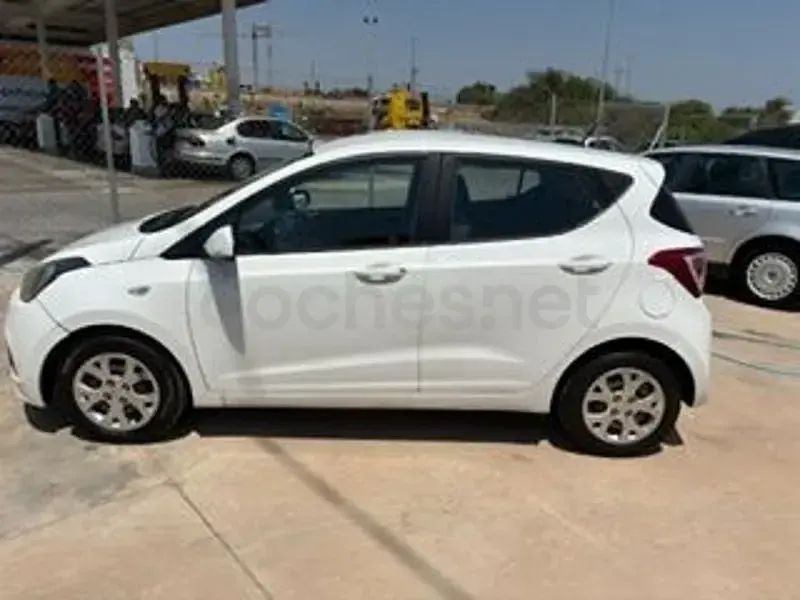 Usado Hyundai i10 66 CV (48 kW) 2014 Blanco Utilitario