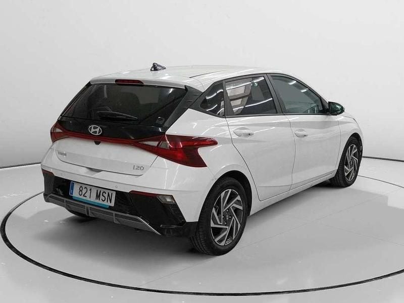 Käytetty Hyundai i20 102 HP (75 kW) 2024 Valkoinen Viistoperä