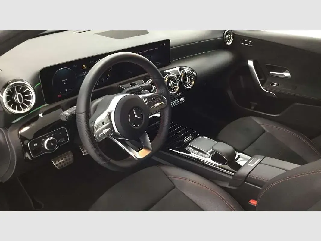 Usado Mercedes A250 218 CV (160 kW) 2023 Negro Berlina