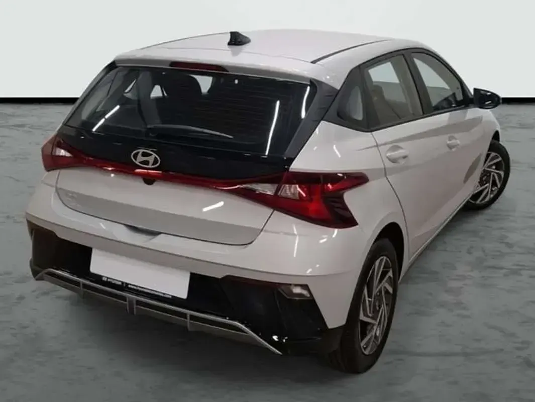 Usado Hyundai i20 101 CV (74 kW) 2025 Gris Utilitario