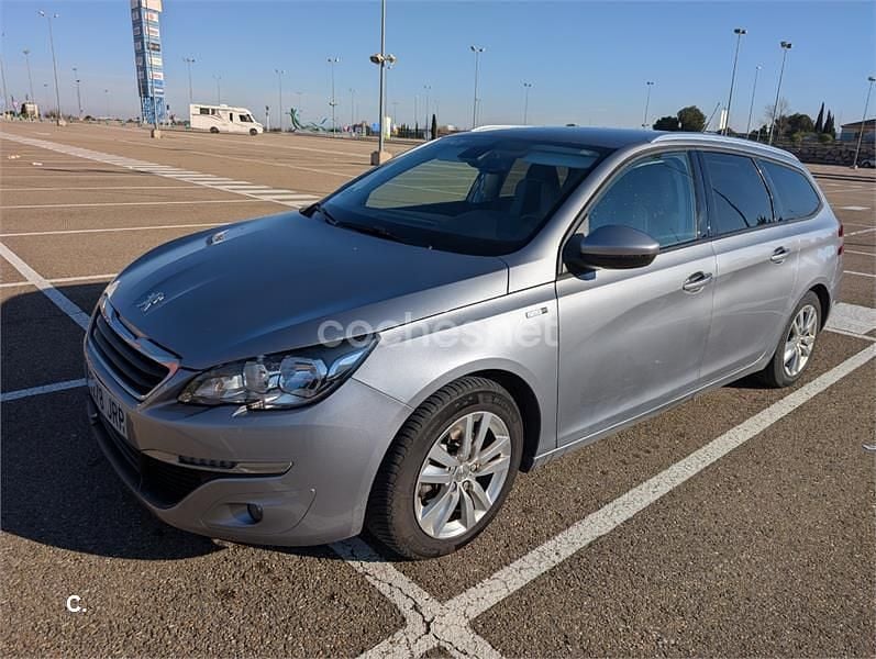 Usado Peugeot 308 SW Active 120 CV (88 kW) 2016 Gris / plata Familiar