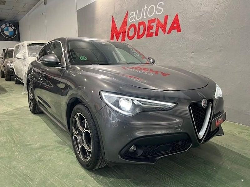 Usado Alfa Romeo Stelvio Executive 190 CV (139 kW) 2019 Gris SUV