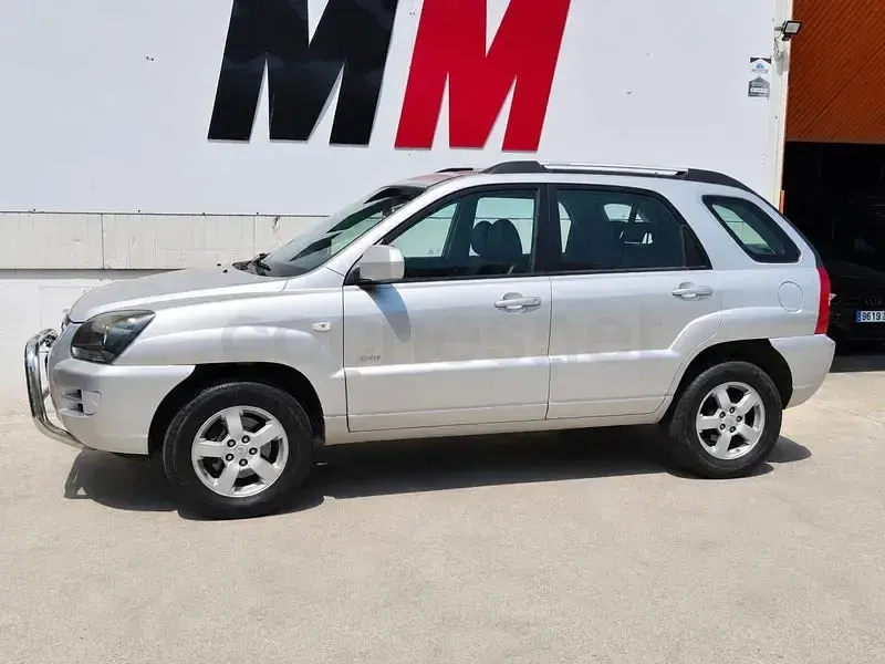 Usado Kia Sportage Active 140 CV (102 kW) 2008 Gris / plata SUV