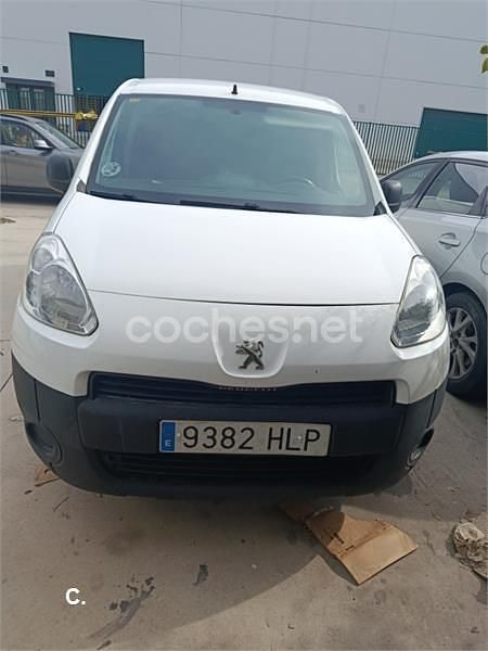 Usado Peugeot Partner Tepee Access 75 CV (55 kW) 2012 Blanco Monovolumen