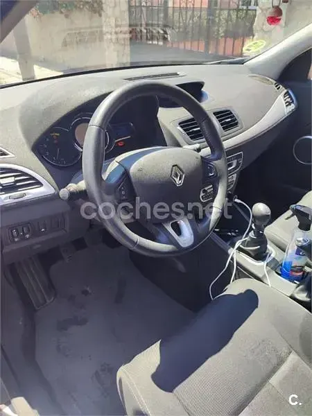 Usado Renault Mégane Expression 105 CV (77 kW) 2009 Beige Berlina