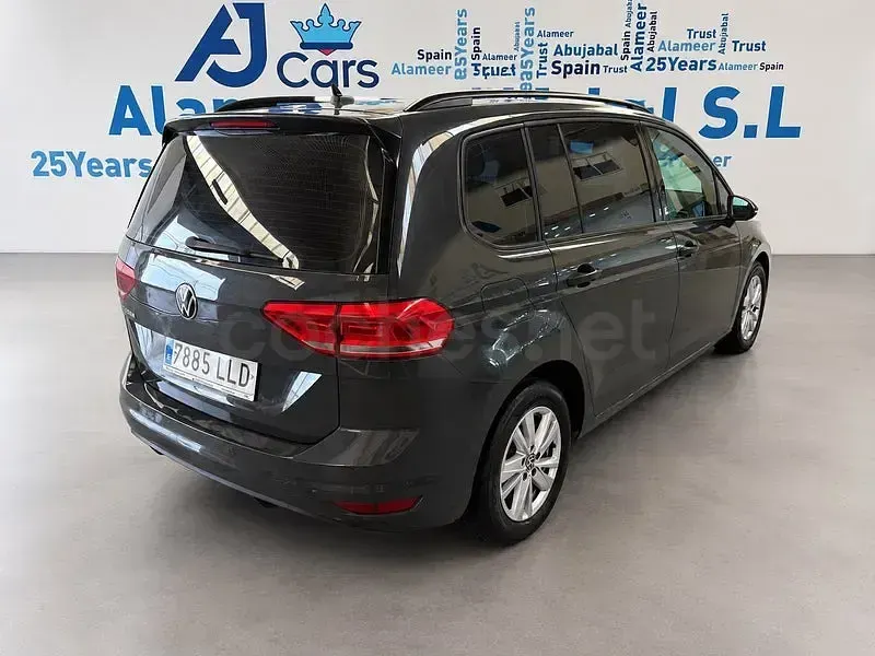 Usado VW Touran Advance 115 CV (84 kW) 2020 Gris / plata Monovolumen