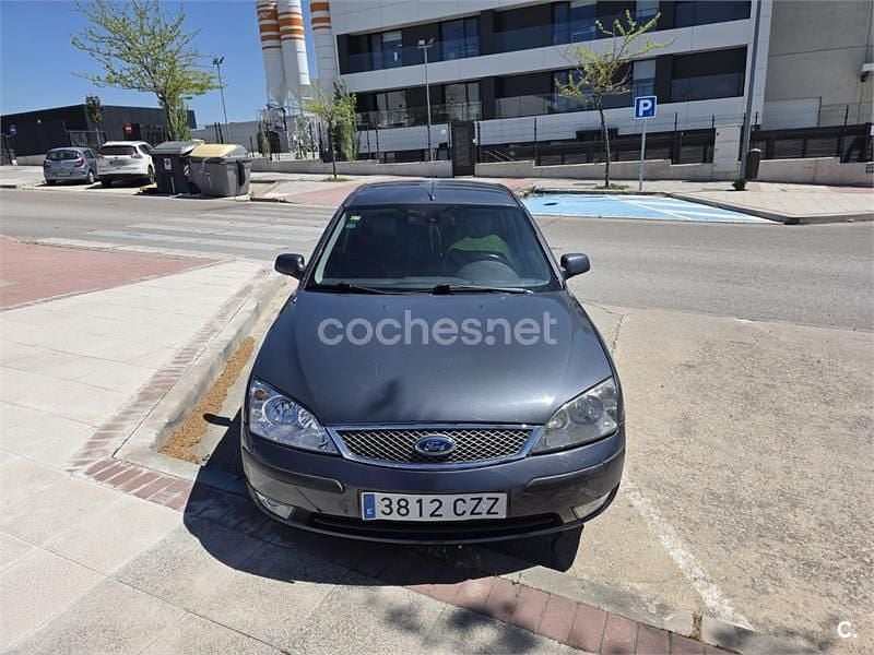 Usado Ford Mondeo Trend 115 CV (84 kW) 2004 Azul Berlina