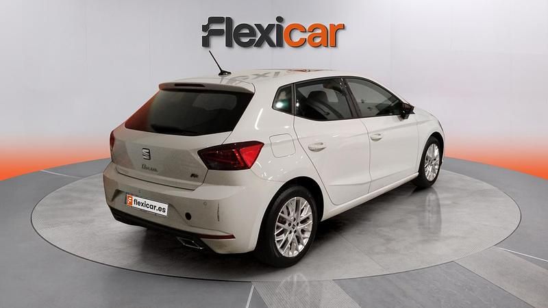 Usado Seat Ibiza FR 110 CV (80 kW) 2022 Blanco Utilitario