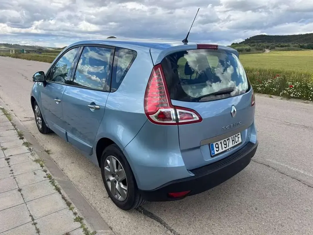 Usado Renault Scénic III Dynamique 109 CV (80 kW) 2011 Azul Monovolumen