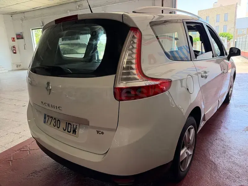 Usado Renault Grand Scénic IV Life 115 CV (84 kW) 2016 Blanco Monovolumen