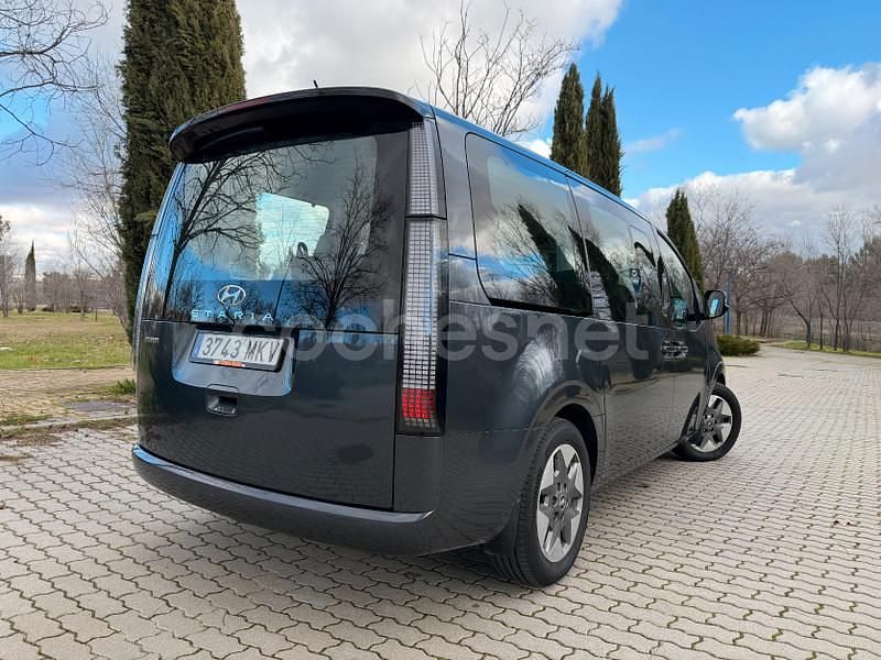 Usado Hyundai Staria 177 CV (130 kW) 2023 Gris Monovolumen