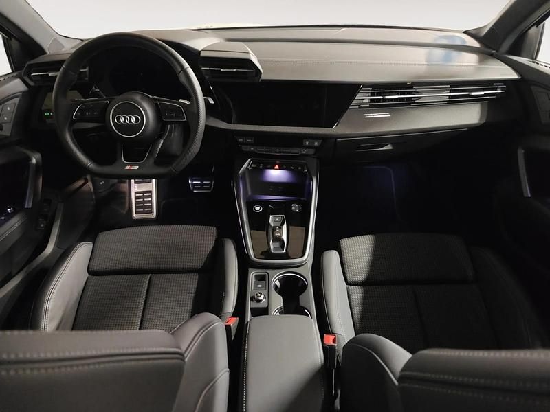 Usado Audi A3 Sportback e-tron 110 CV (80 kW) 2025 Gris/plata Utilitario