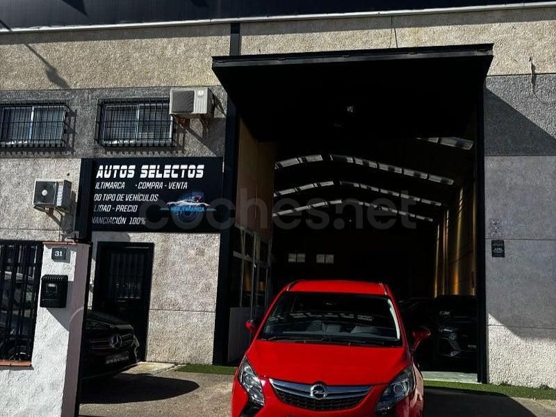 Usado Opel Zafira Tourer Selective 136 CV (100 kW) 2015 Rojo Monovolumen