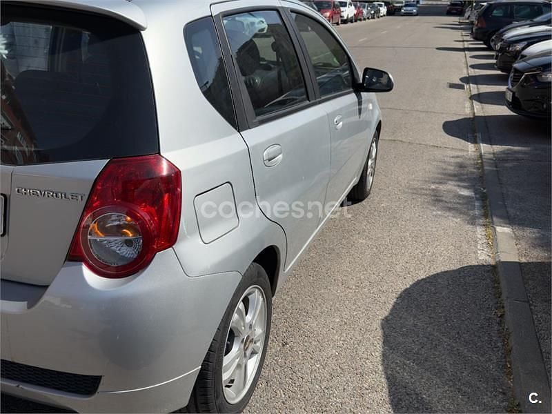 Usado Chevrolet Aveo LT 84 CV (61 kW) 2011 Gris / plata Berlina