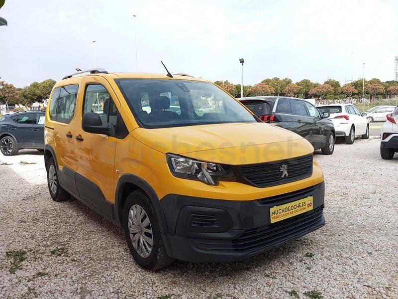 Usado Peugeot Rifter Access 100 CV (73 kW) 2019 Amarillo Monovolumen