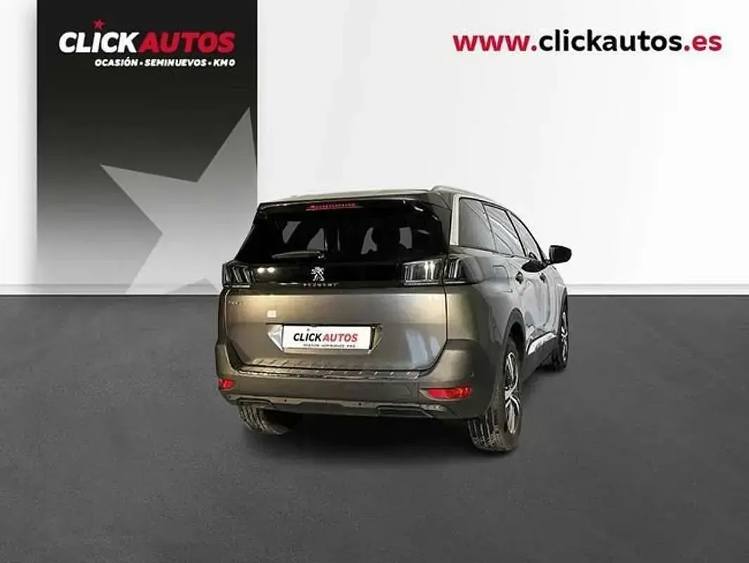 Usado Peugeot 5008 Allure 131 CV (96 kW) 2023 Gris SUV