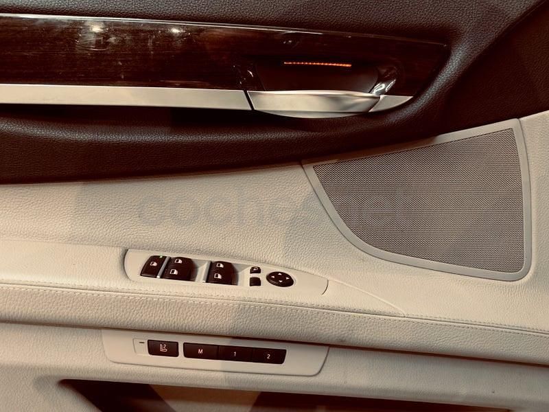 Usado BMW 740 326 HP (239 kW) 2012 Azul Sedan