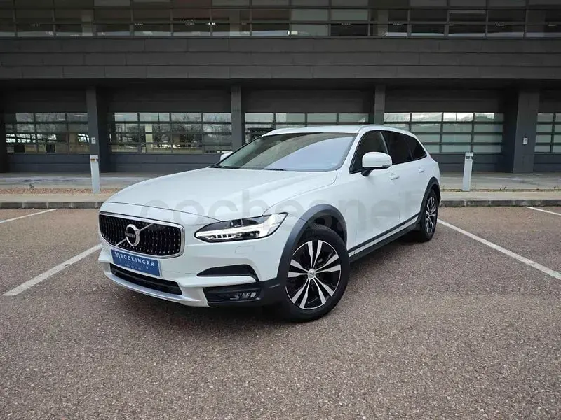 Begagnad Volvo V90 CC Pro 190 HK (139 kW) 2020 Vit Kombi