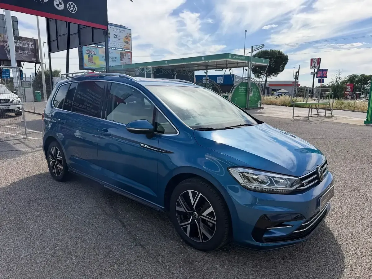 Usado VW Touran Sport 150 CV (110 kW) 2021 Azul Monovolumen