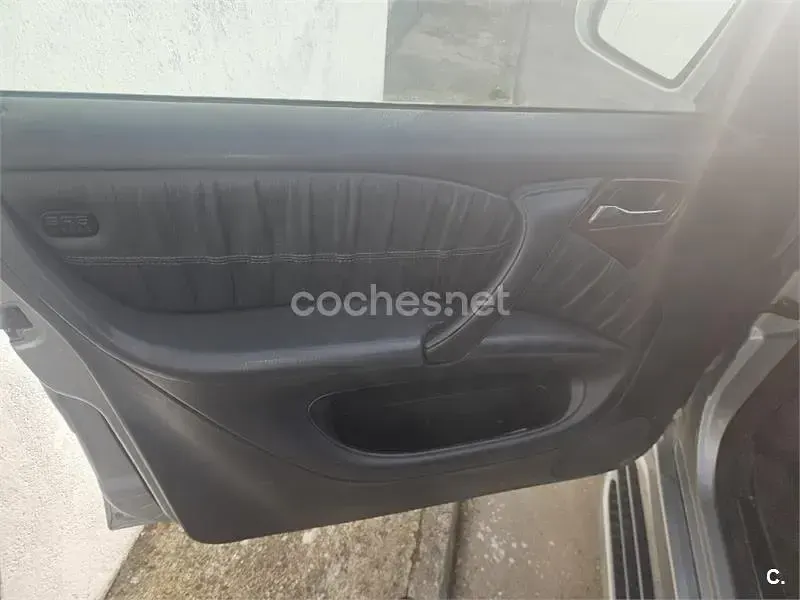 Usado Mercedes ML400 250 CV (183 kW) 2004 Gris / plata SUV