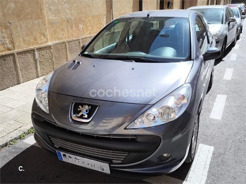 Usado Peugeot 206 60 CV (44 kW) 2012 Gris / plata Berlina