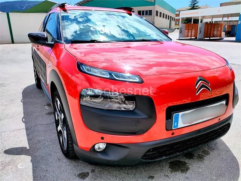 Usado Citroën C4 Shine Edition 100 CV (73 kW) 2016 Rojo Berlina