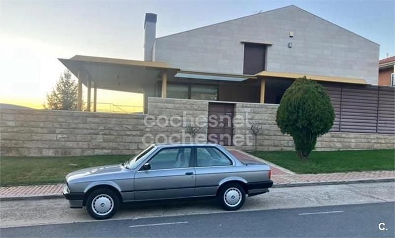 Usado BMW 318 115 CV (84 kW) 1989 Gris / plata Berlina
